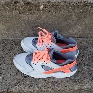Size 7 Nike Huarache’s